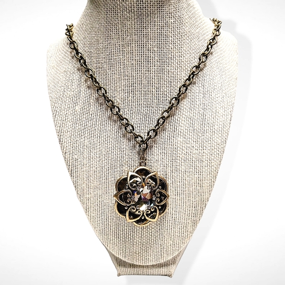 POWERFUL MANDALA PENDANT NECKLACE - Picture 5 of 5